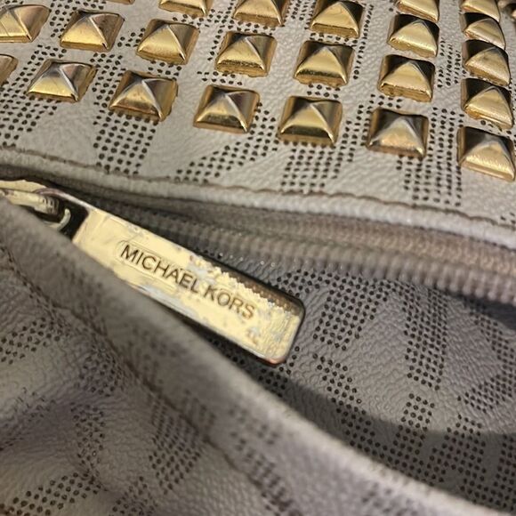 MK michael kors RHEA studded fullsize backpack cream,white tan leather gold guc - Picture 9 of 14